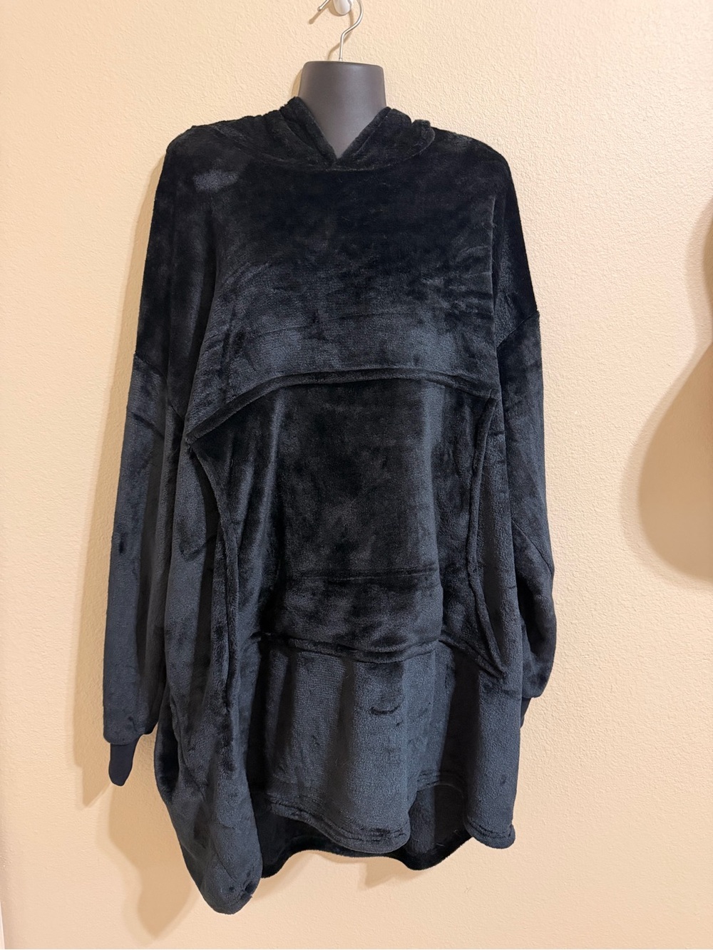 Plush Oversized Hooded Pullover Sweatshirt - Black